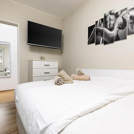 1bd Flat In - 25 Min Walk From The Centre By Flat Mаnаger * بلوفديف