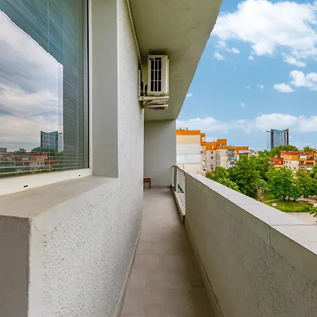 1bd Flat In - 25 Min Walk From The Centre By Flat Mаnаger * بلوفديف