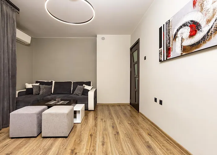 Daire 1bd Flat In - 25 Min Walk From The Centre By Flat Mаnаger *