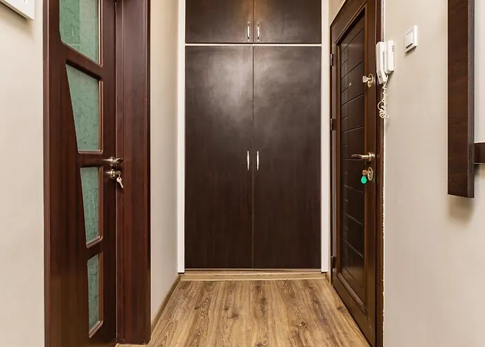 Daire 1bd Flat In - 25 Min Walk From The Centre By Flat Mаnаger