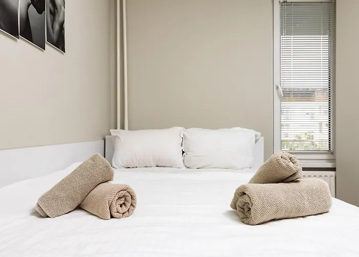 Daire 1bd Flat In - 25 Min Walk From The Centre By Flat Mаnаger